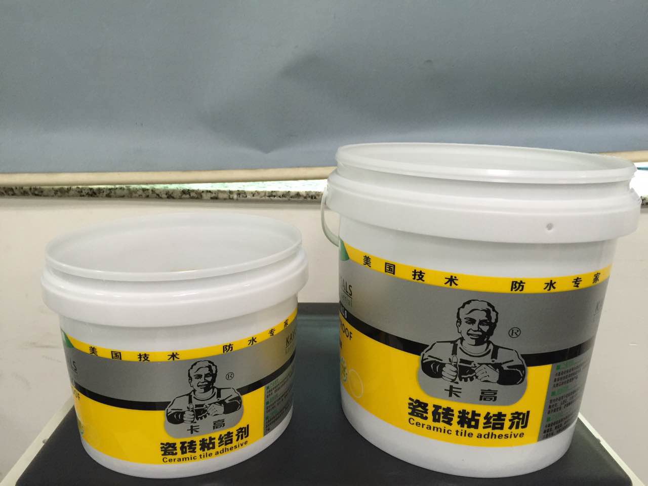 剛貼好的瓷磚就脫落，是瓷磚不好還是施工不對？